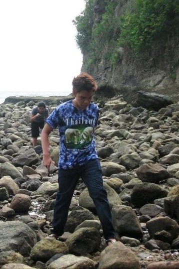 Trading on stones (c) Ihris Terrado, May 2011, Lian, Batangas